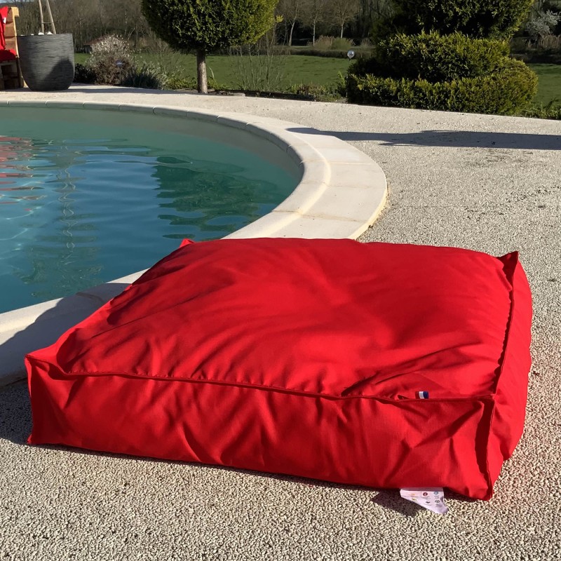 Coussin de bord de piscine et pouf de terrasse ou de jardin