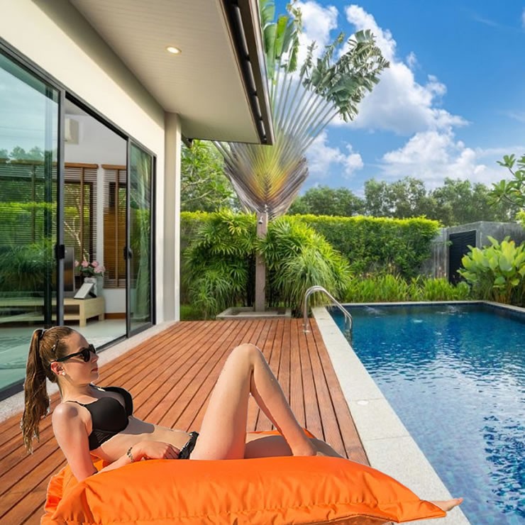 Le Nuage au bord de la piscine