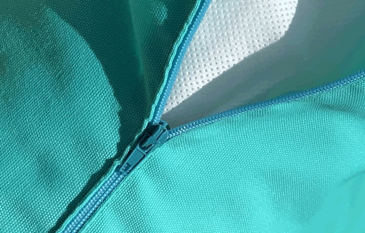 Zoom sur la fermeture à zip et la housse interne du Transat